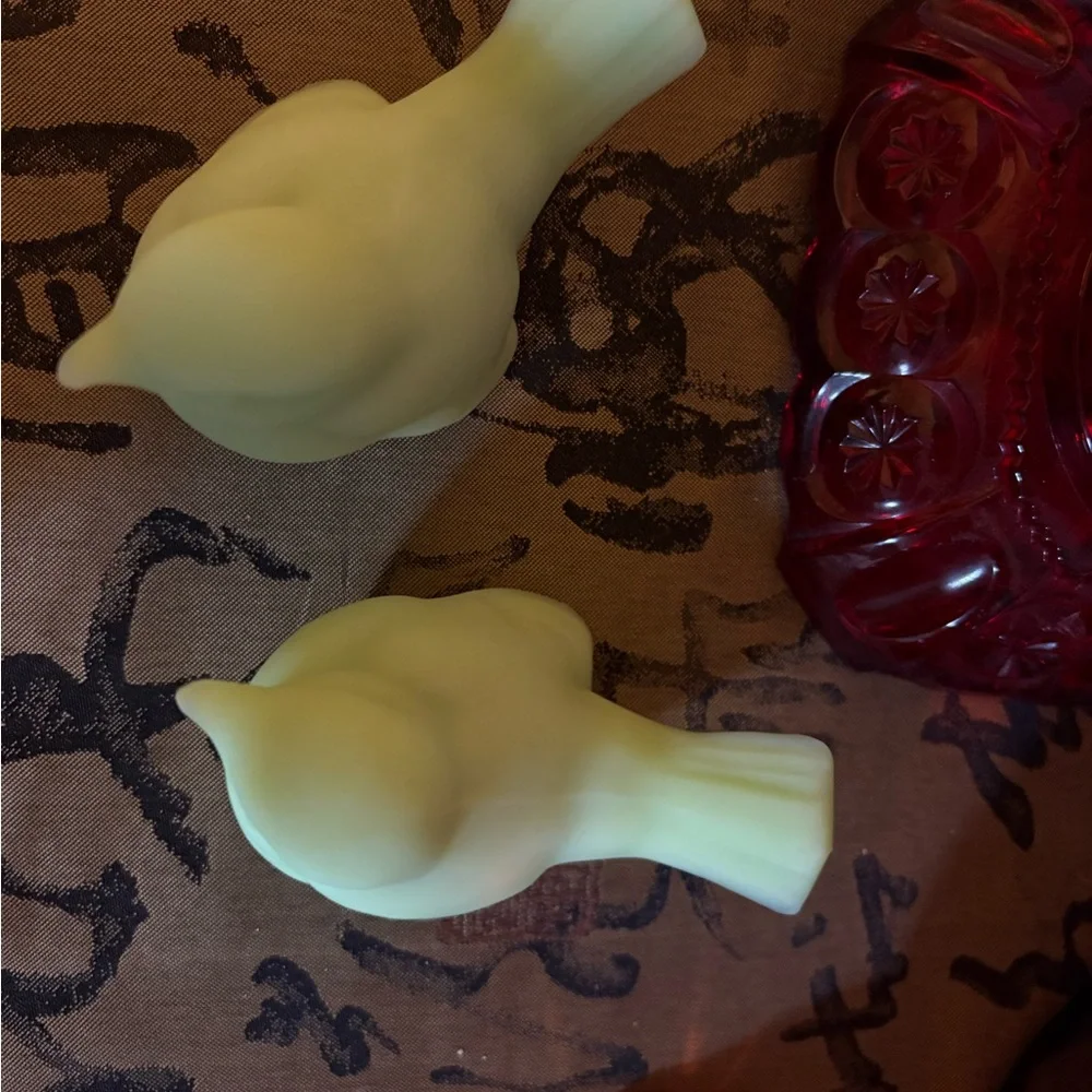 2 Green Fenton custard birds
